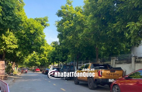Hiếm có khó tìm! Bán Nhà Thang Máy Sân Vườn Việt Hưng Long Biên 100m2